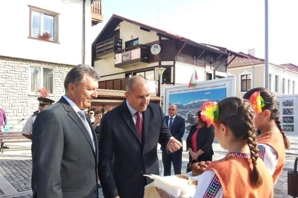 Кметът на Банско, зам.-кмет и служител са замесени в афера за 1 млн. лв.